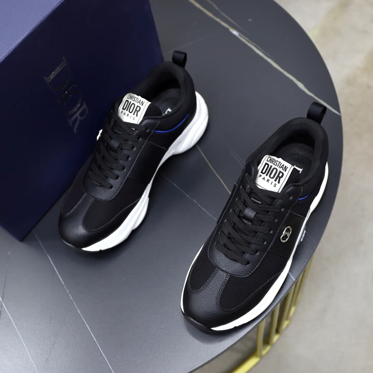 Ex-factory price: 462💰🙅‍♂️🙅‍♂️🙅‍♂️ Brand: Dior DIOR Standard code: 38-44 (45 customized) Grade: Same as the official website Material: Original leather splicing Comfortable and breathable lining Original wear-resistant outsole Style category: Men's fashionable casual shoes Running sneakers Noble luxury brand elements Top luxury Color: actual picture color